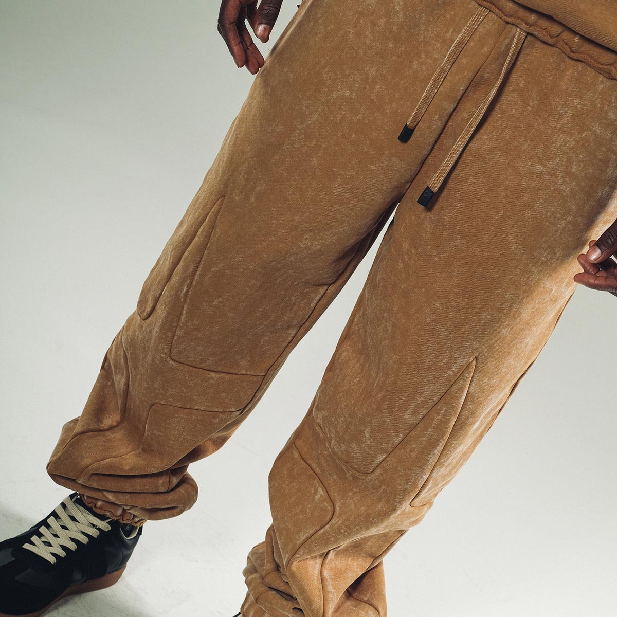 Garment-dyed heavyweight cotton fleece sweatpants