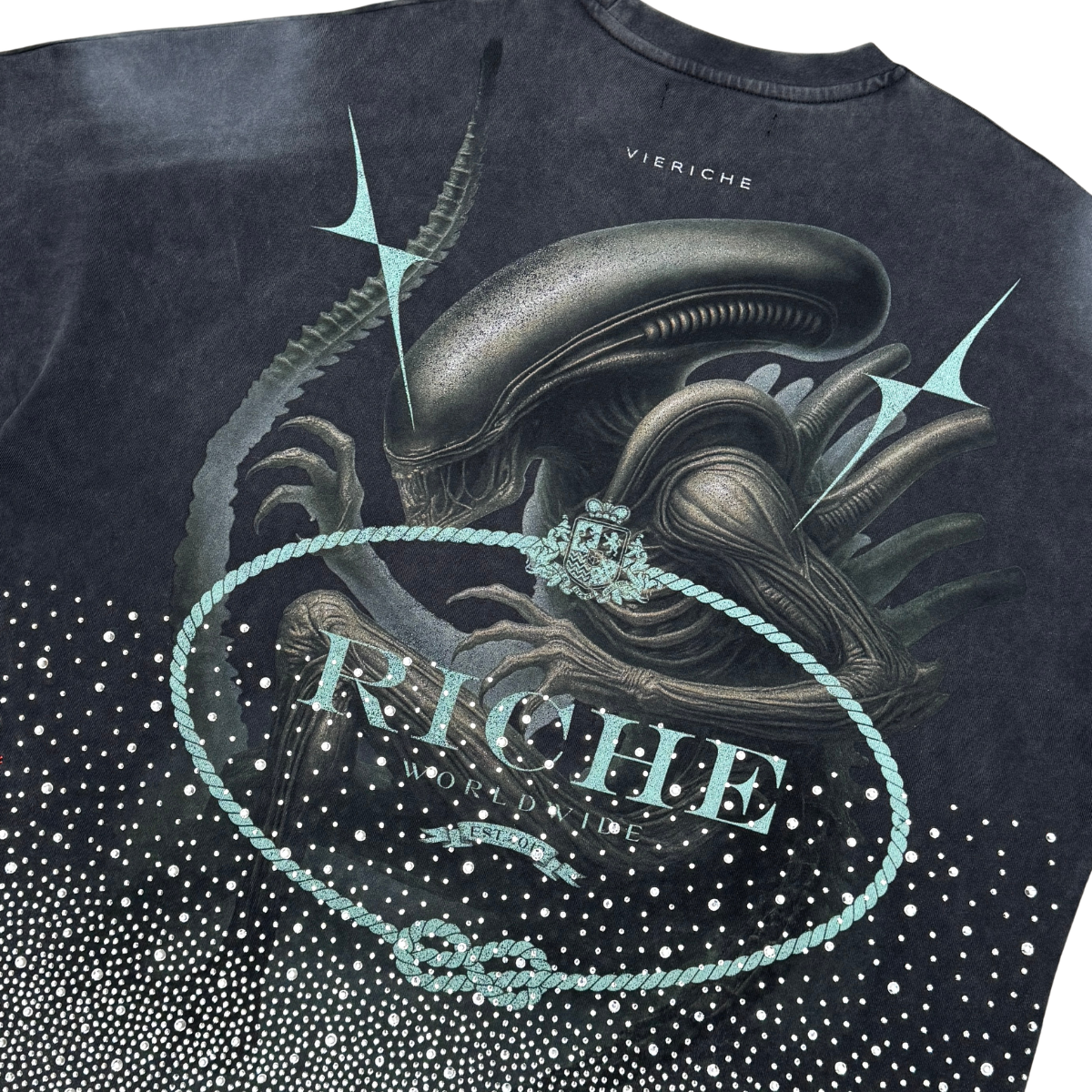 Alien 2050 tee | Vie+Riche 5